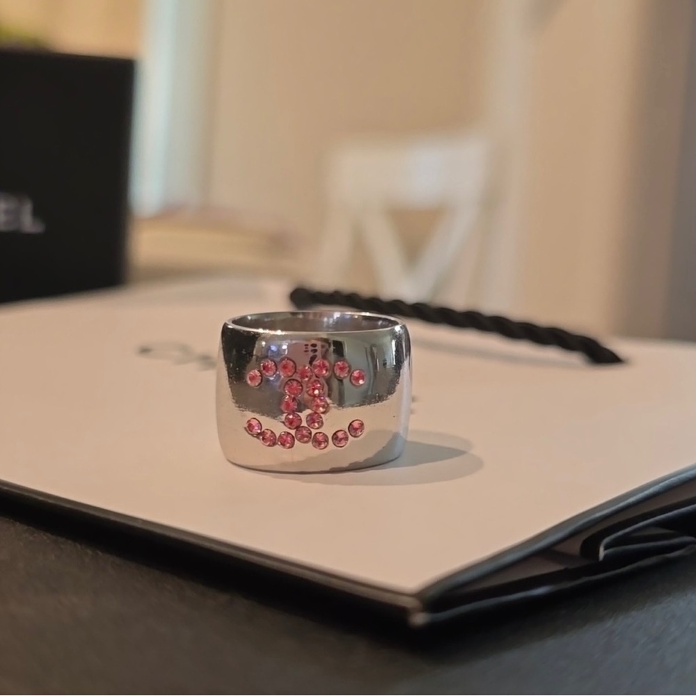 CHANEL Silver Pink Gemstone Statement Ring..
Like New Condition size 6 - Picture 12 of 12